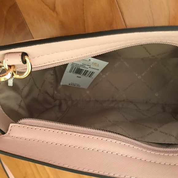 Michael Kors Selma Pink Messenger Leather - Picture 5 of 5